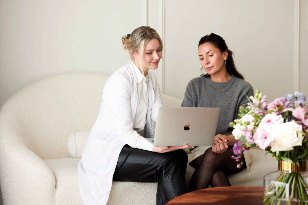 Using your own plasma in skincare: How does the Arthrex ACP/PRF treatment rejuvenate the skin and hair at the cellular level? Nurse Elina explains.